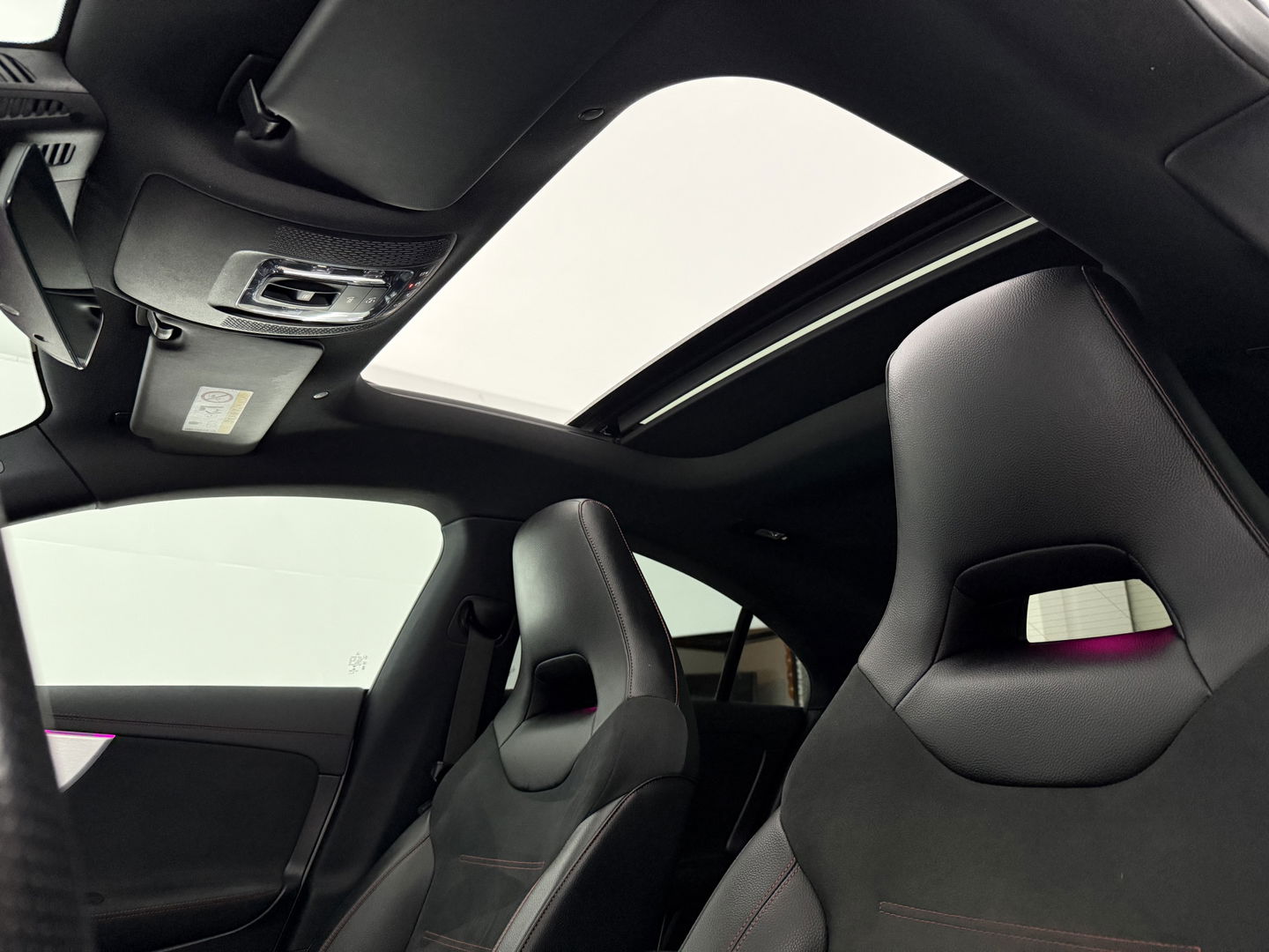 Mercedes-Benz CLA-Klasse 180 AMG | Pano | Virtual | Memory | Sfeer | Burmester | Stoelverw. | Cruise | Navi | Keyless | Trekh.