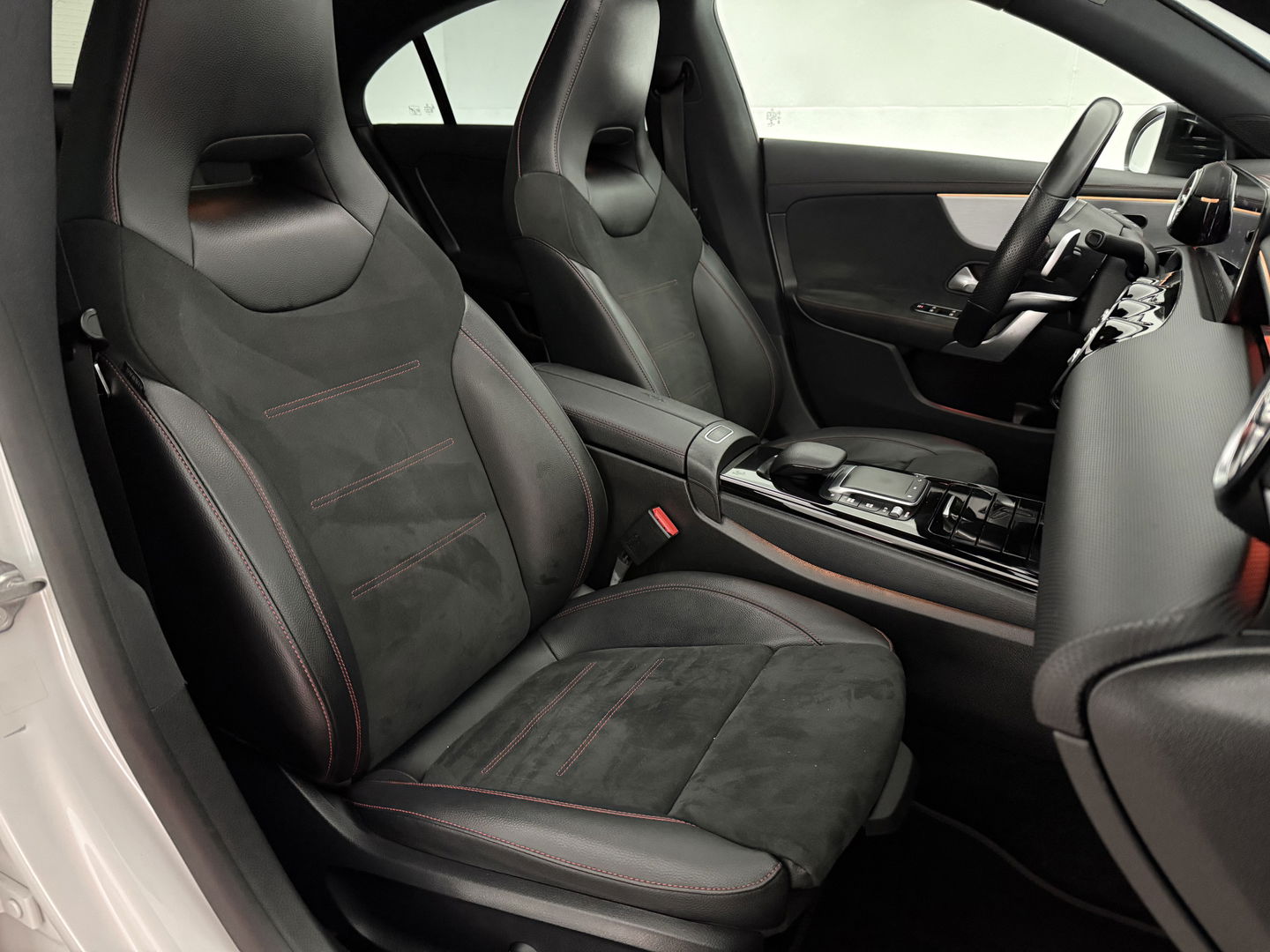 Mercedes-Benz CLA-Klasse 180 AMG | Pano | Virtual | Memory | Sfeer | Burmester | Stoelverw. | Cruise | Navi | Keyless | Trekh.