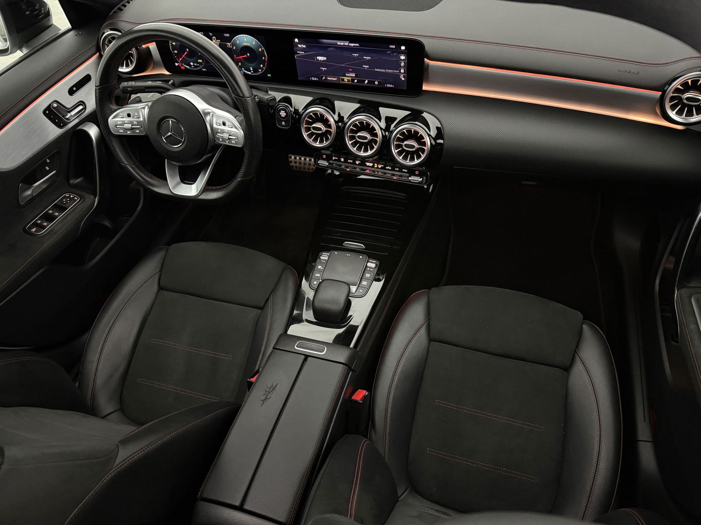 Mercedes-Benz CLA-Klasse 180 AMG | Pano | Virtual | Memory | Sfeer | Burmester | Stoelverw. | Cruise | Navi | Keyless | Trekh.