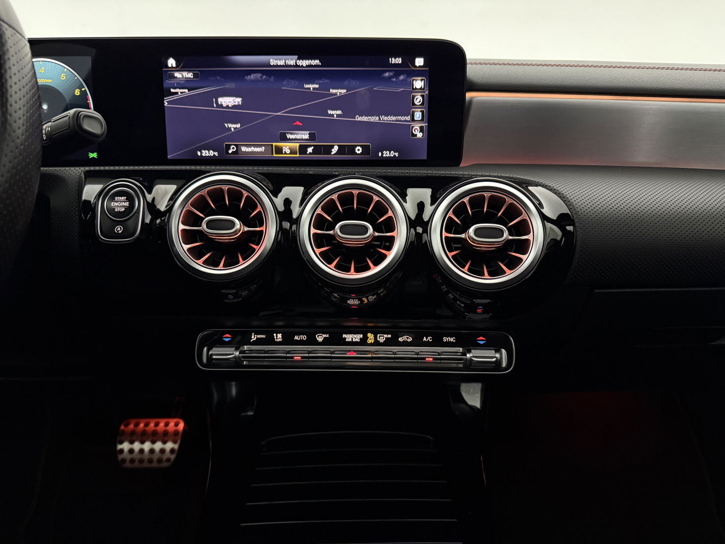 Mercedes-Benz CLA-Klasse 180 AMG | Pano | Virtual | Memory | Sfeer | Burmester | Stoelverw. | Cruise | Navi | Keyless | Trekh.