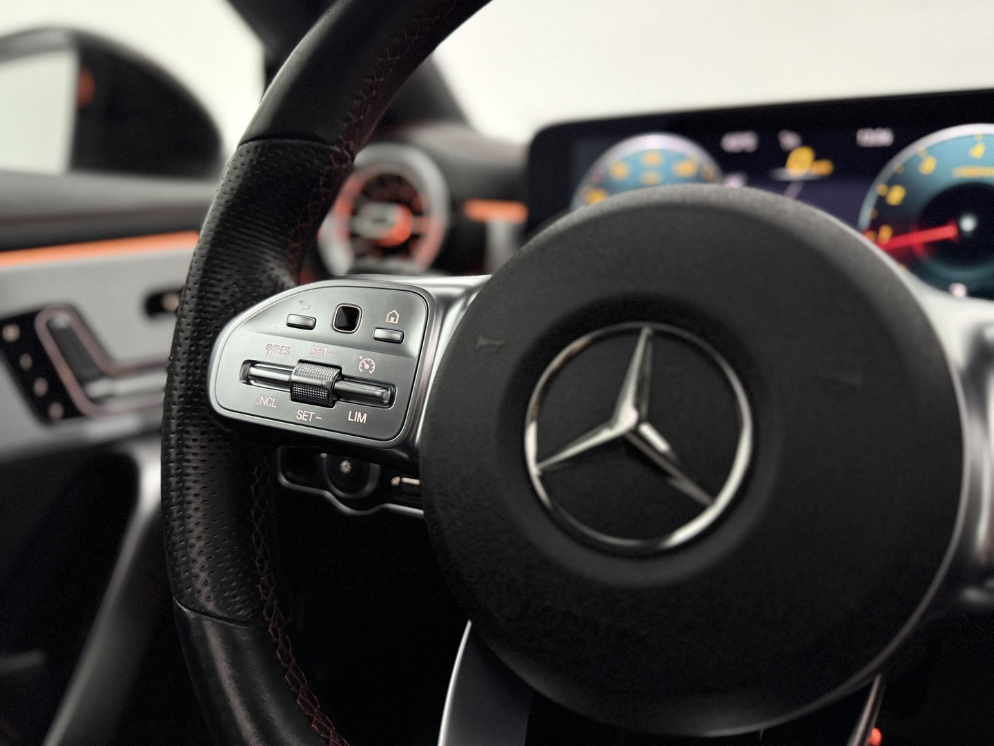 Mercedes-Benz CLA-Klasse 180 AMG | Pano | Virtual | Memory | Sfeer | Burmester | Stoelverw. | Cruise | Navi | Keyless | Trekh.