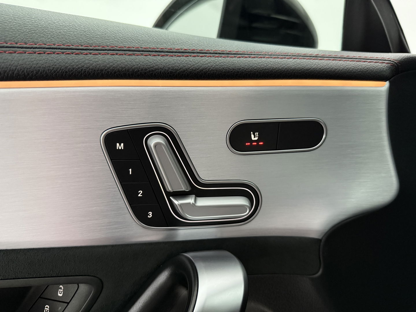 Mercedes-Benz CLA-Klasse 180 AMG | Pano | Virtual | Memory | Sfeer | Burmester | Stoelverw. | Cruise | Navi | Keyless | Trekh.