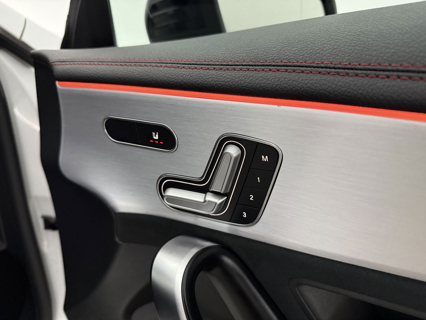 Mercedes-Benz CLA-Klasse 180 AMG | Pano | Virtual | Memory | Sfeer | Burmester | Stoelverw. | Cruise | Navi | Keyless | Trekh.