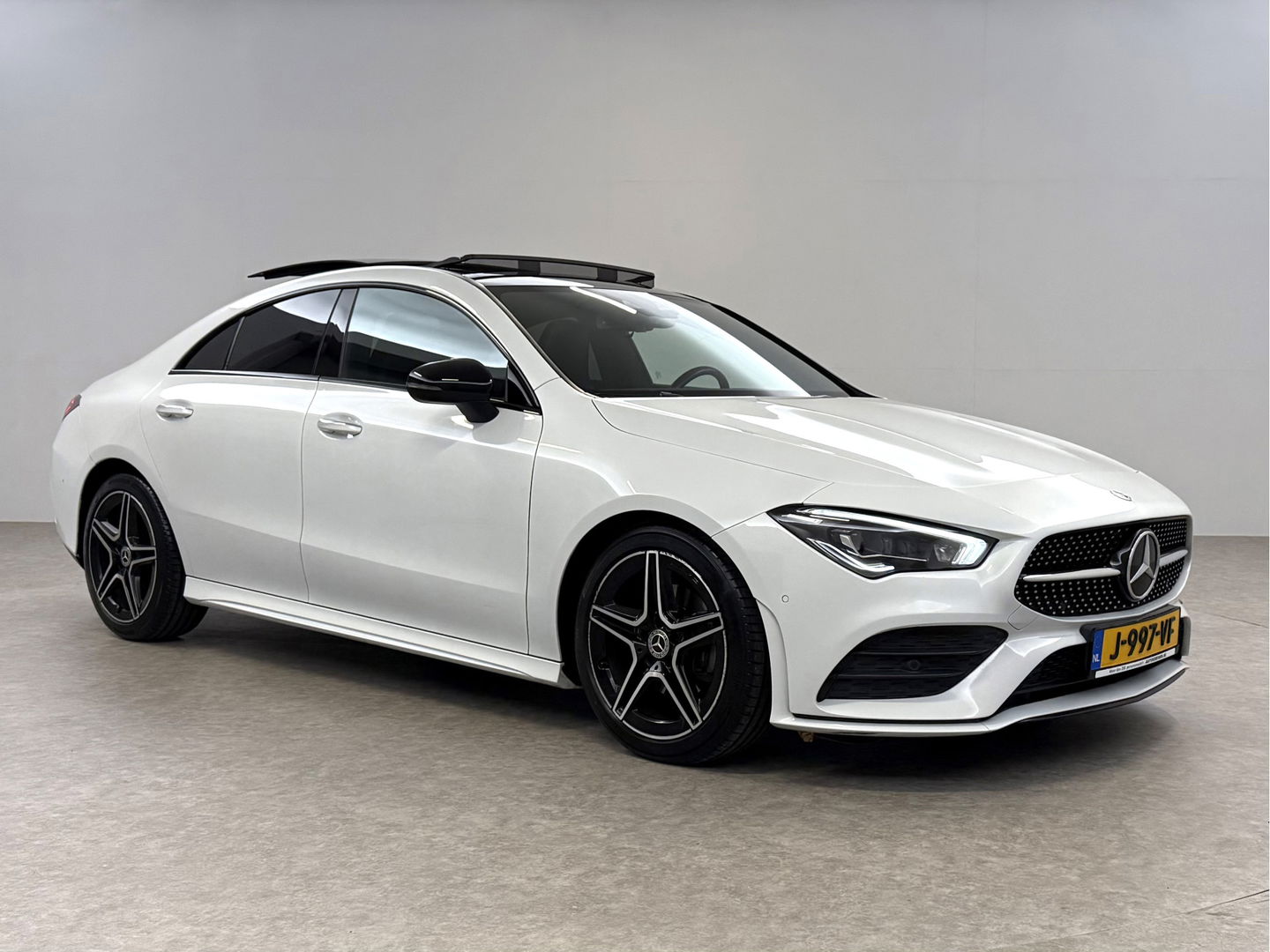 Mercedes-Benz CLA-Klasse 180 AMG | Pano | Virtual | Memory | Sfeer | Burmester | Stoelverw. | Cruise | Navi | Keyless | Trekh.