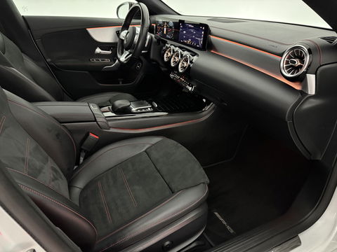 Mercedes-Benz CLA-Klasse 180 AMG | Pano | Virtual | Memory | Sfeer | Burmester | Stoelverw. | Cruise | Navi | Keyless | Trekh.