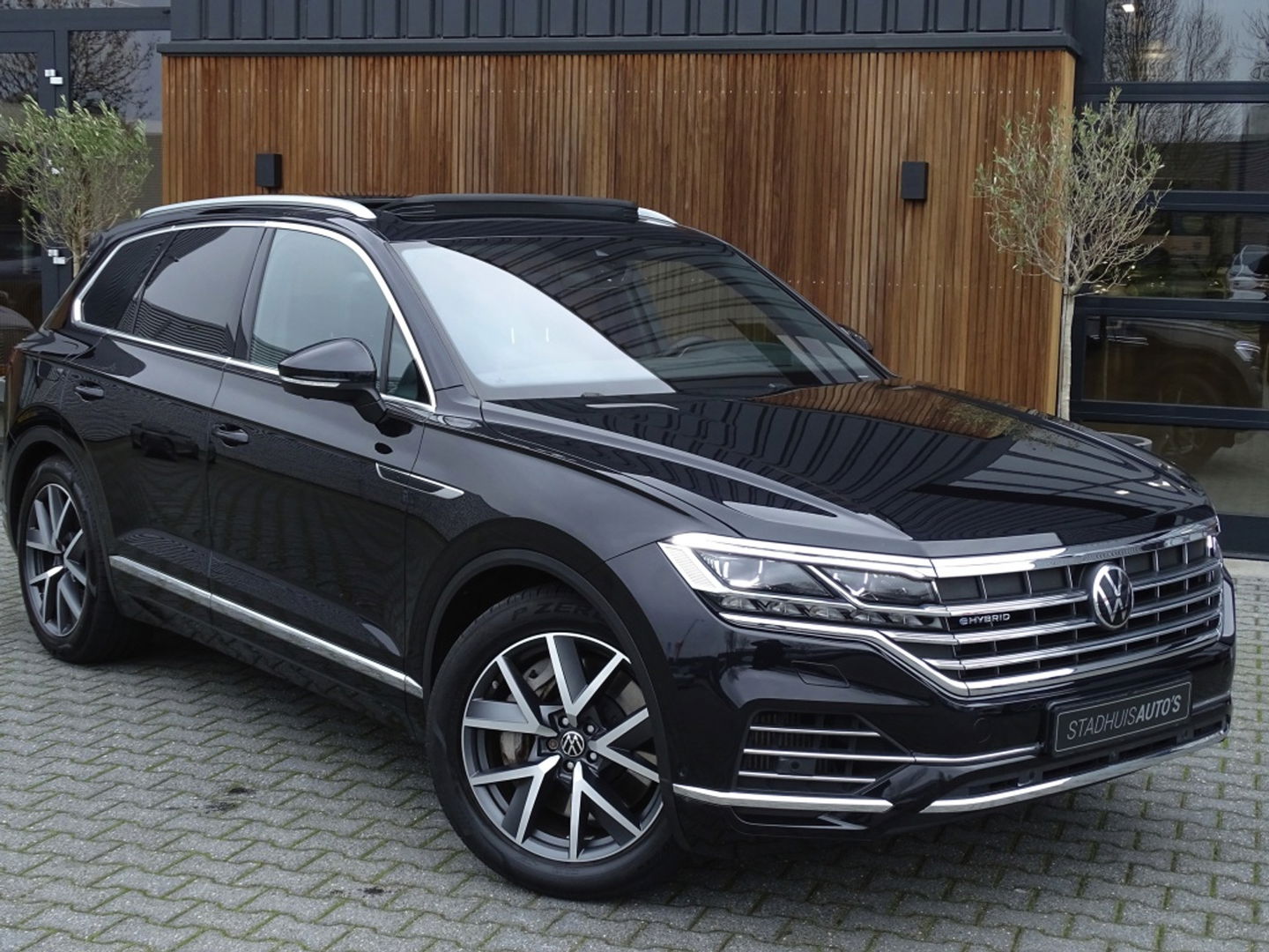 Volkswagen Touareg 3.0 TSI e-Hybrid 462PK / pano / 360° / trekhaak