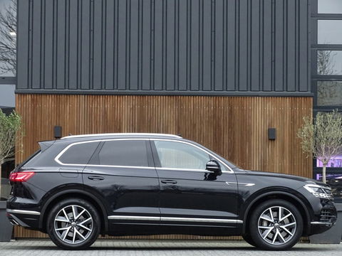Volkswagen Touareg 3.0 TSI e-Hybrid 462PK / pano / 360° / trekhaak