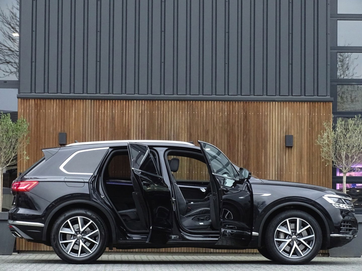 Volkswagen Touareg 3.0 TSI e-Hybrid 462PK / pano / 360° / trekhaak