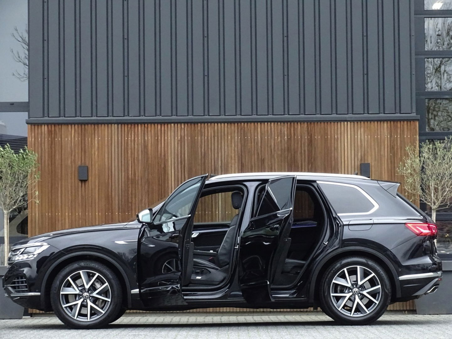 Volkswagen Touareg 3.0 TSI e-Hybrid 462PK / pano / 360° / trekhaak