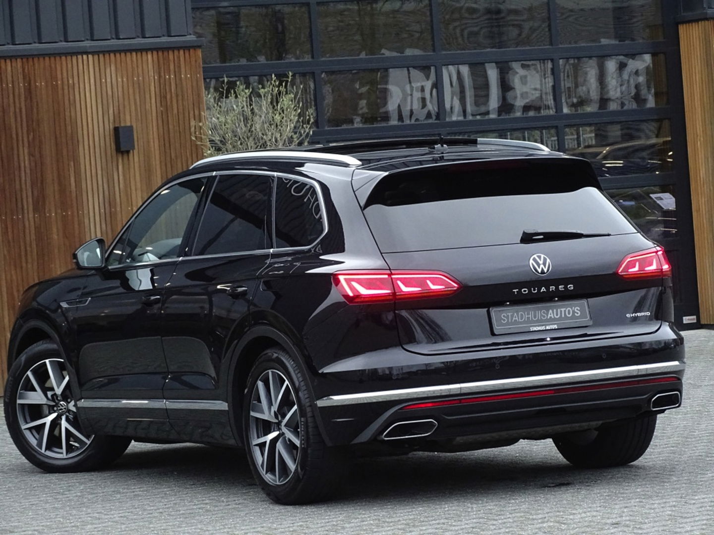 Volkswagen Touareg 3.0 TSI e-Hybrid 462PK / pano / 360° / trekhaak