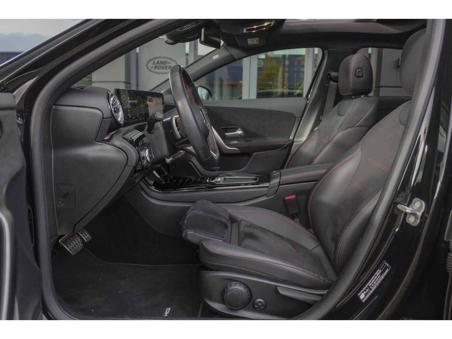 Mercedes-Benz A-Klasse A250e AMG 218pk Hybrid Panoramadak Night pakket Widescreen Sfeerverlichting 19" LMV NLauto