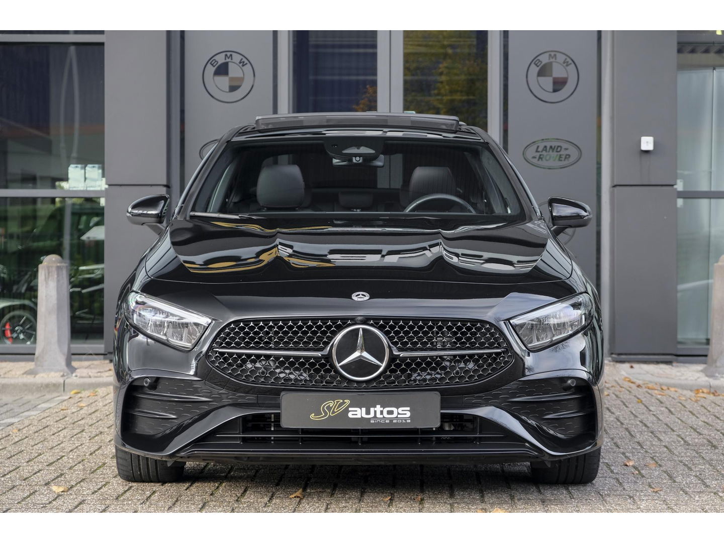 Mercedes-Benz A-Klasse A250e AMG 218pk Hybrid Panoramadak Night pakket Widescreen Sfeerverlichting 19" LMV NLauto