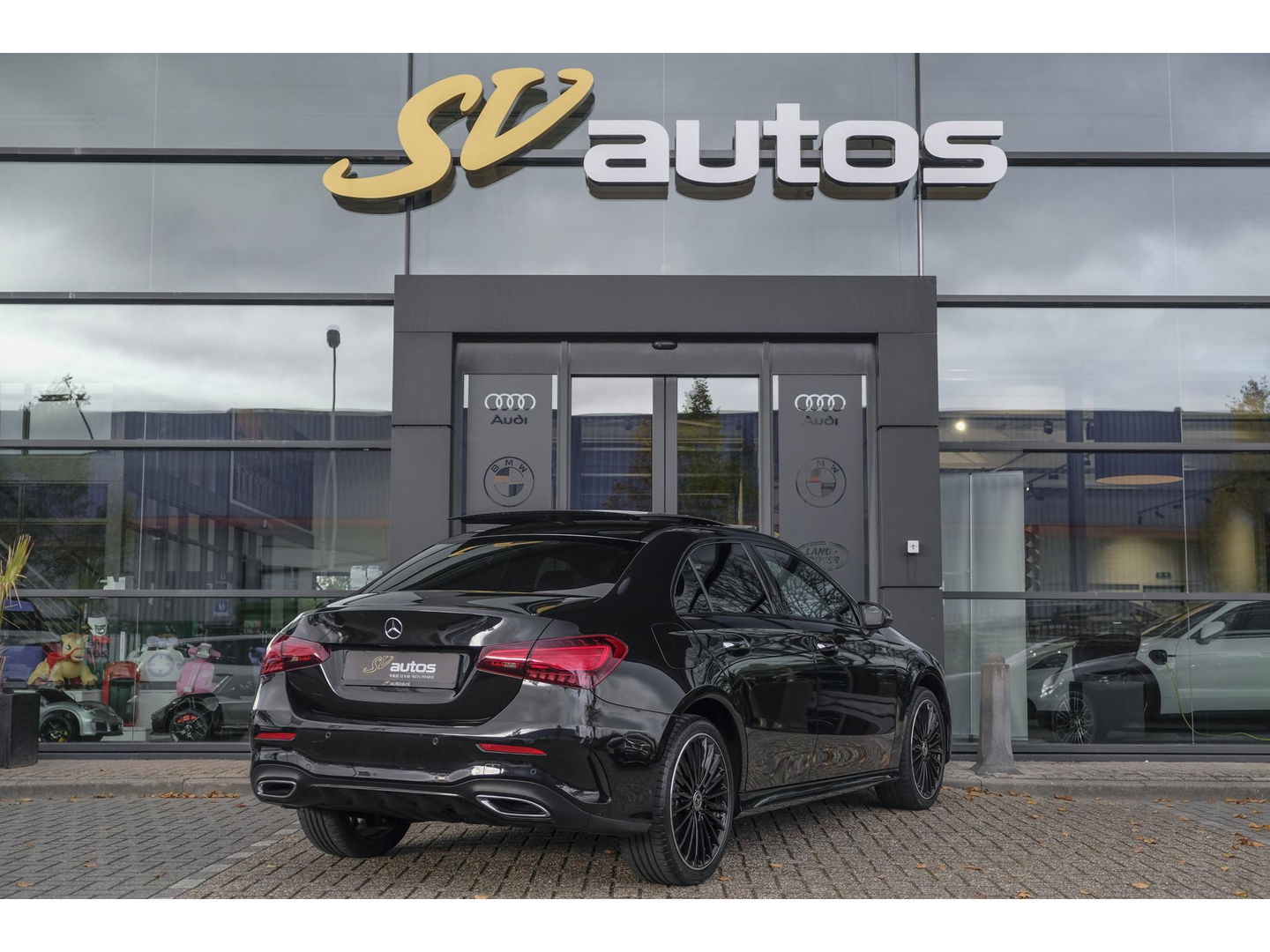 Mercedes-Benz A-Klasse A250e AMG 218pk Hybrid Panoramadak Night pakket Widescreen Sfeerverlichting 19" LMV NLauto