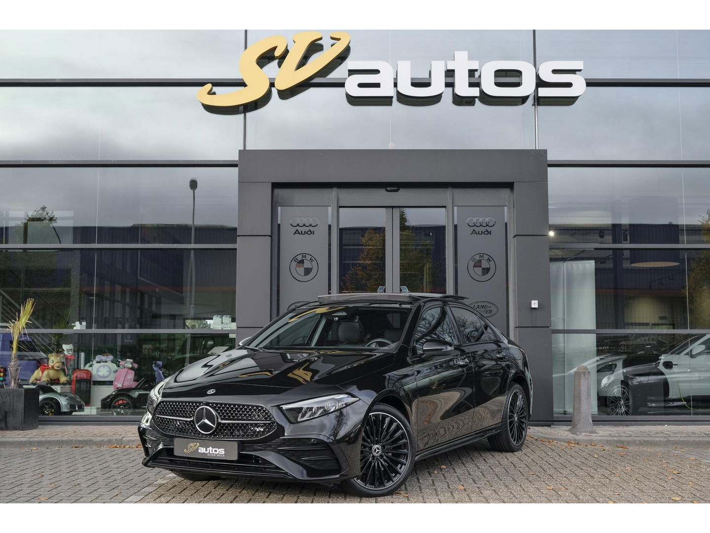 Mercedes-Benz A-Klasse A250e AMG 218pk Hybrid Panoramadak Night pakket Widescreen Sfeerverlichting 19" LMV NLauto