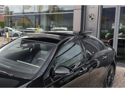 Mercedes-Benz A-Klasse A250e AMG 218pk Hybrid Panoramadak Night pakket Widescreen Sfeerverlichting 19" LMV NLauto