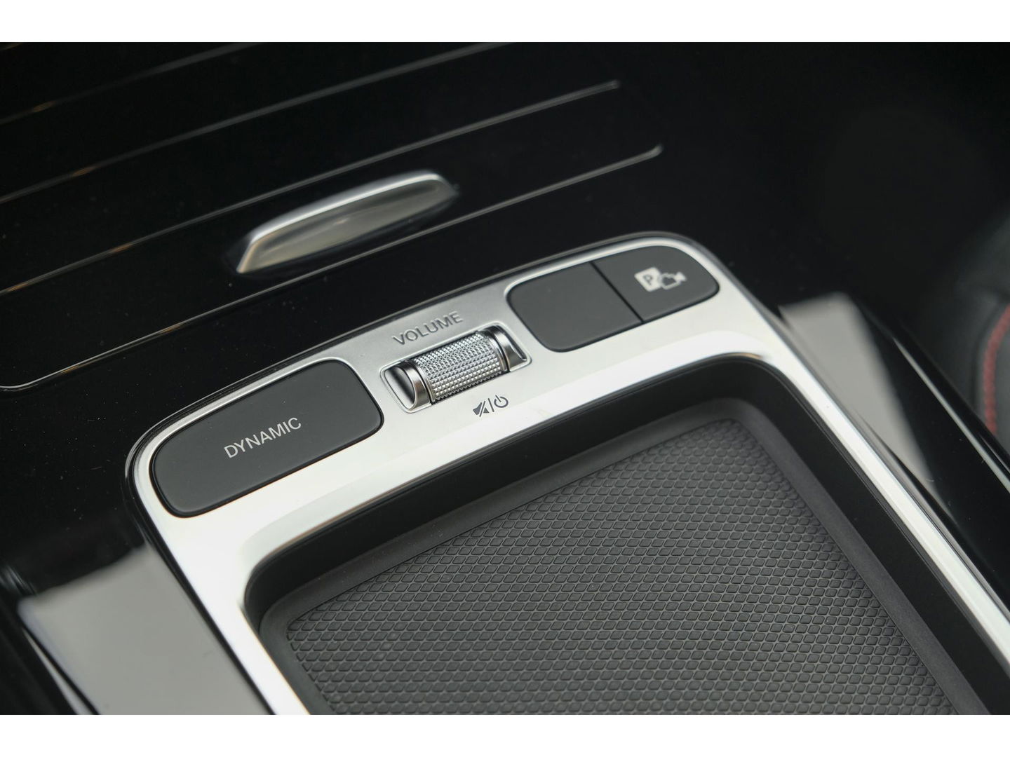 Mercedes-Benz A-Klasse A250e AMG 218pk Hybrid Panoramadak Night pakket Widescreen Sfeerverlichting 19" LMV NLauto