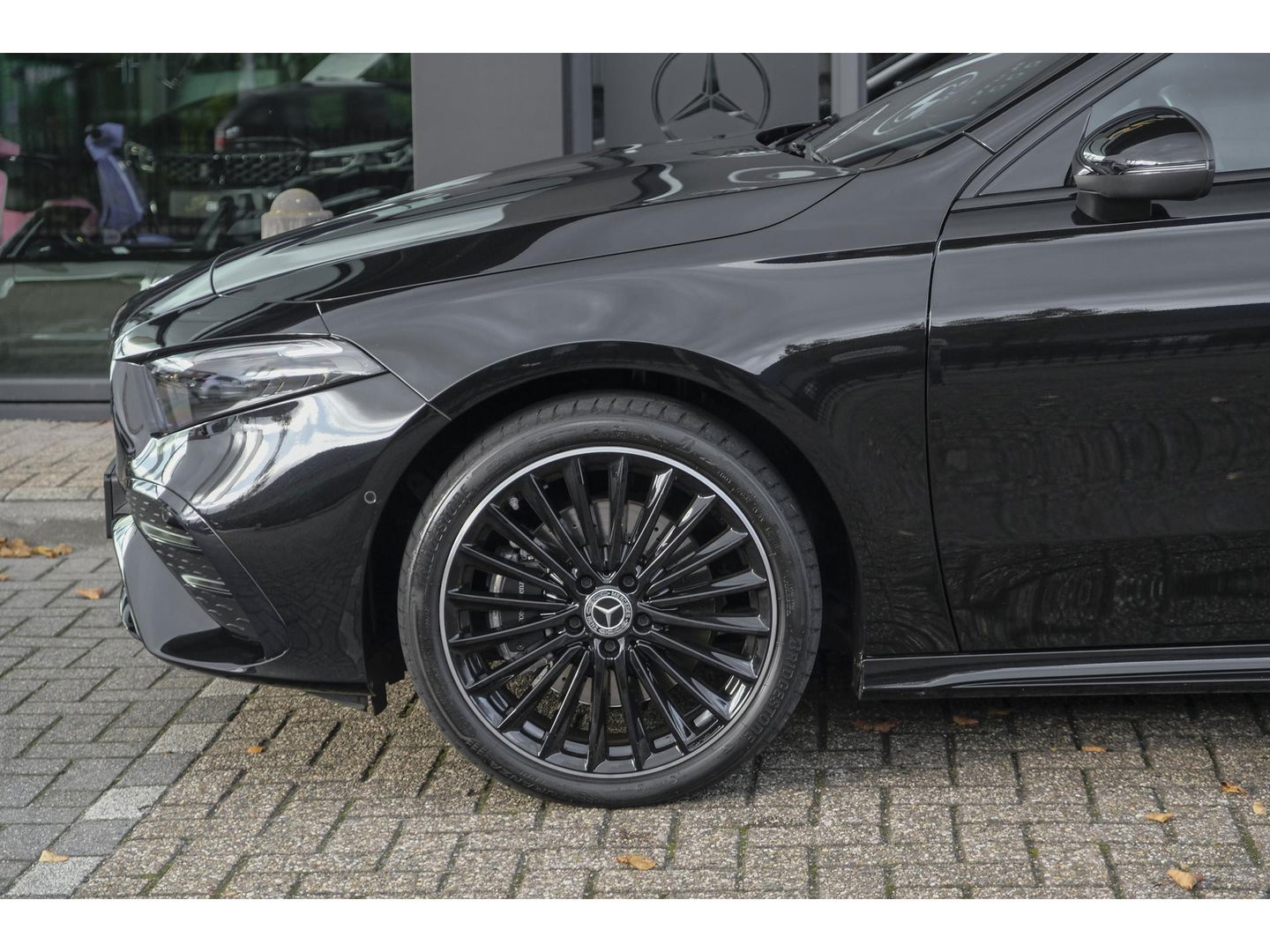 Mercedes-Benz A-Klasse A250e AMG 218pk Hybrid Panoramadak Night pakket Widescreen Sfeerverlichting 19" LMV NLauto