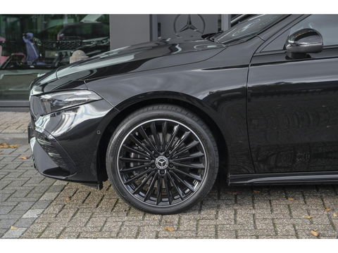 Mercedes-Benz A-Klasse A250e AMG 218pk Hybrid Panoramadak Night pakket Widescreen Sfeerverlichting 19" LMV NLauto