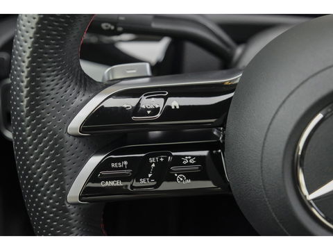 Mercedes-Benz A-Klasse A250e AMG 218pk Hybrid Panoramadak Night pakket Widescreen Sfeerverlichting 19" LMV NLauto