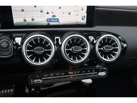 Mercedes-Benz A-Klasse A250e AMG 218pk Hybrid Panoramadak Night pakket Widescreen Sfeerverlichting 19" LMV NLauto