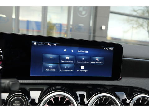 Mercedes-Benz A-Klasse A250e AMG 218pk Hybrid Panoramadak Night pakket Widescreen Sfeerverlichting 19" LMV NLauto