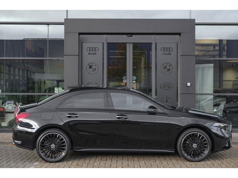 Mercedes-Benz A-Klasse A250e AMG 218pk Hybrid Panoramadak Night pakket Widescreen Sfeerverlichting 19" LMV NLauto