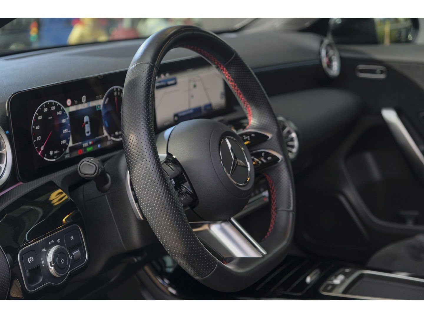 Mercedes-Benz A-Klasse A250e AMG 218pk Hybrid Panoramadak Night pakket Widescreen Sfeerverlichting 19" LMV NLauto