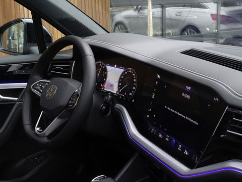 Volkswagen Touareg 3.0 TSI e-Hybrid 462PK / pano / 360° / trekhaak