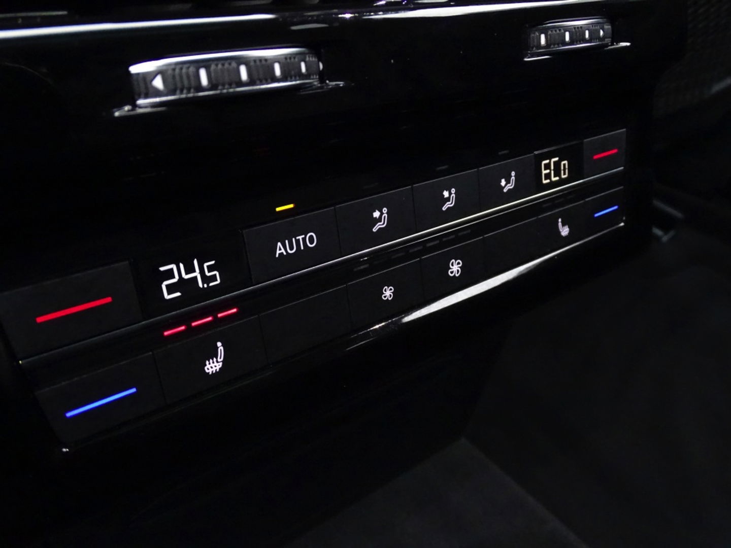 Volkswagen Touareg 3.0 TSI e-Hybrid 462PK / pano / 360° / trekhaak