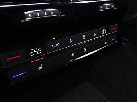 Volkswagen Touareg 3.0 TSI e-Hybrid 462PK / pano / 360° / trekhaak