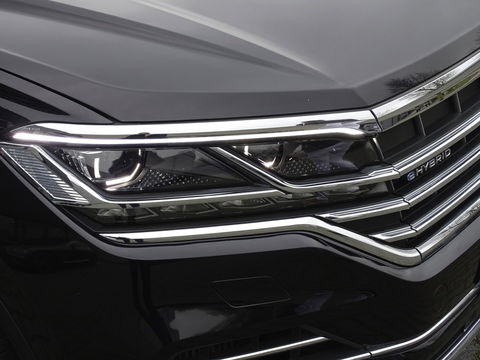 Volkswagen Touareg 3.0 TSI e-Hybrid 462PK / pano / 360° / trekhaak