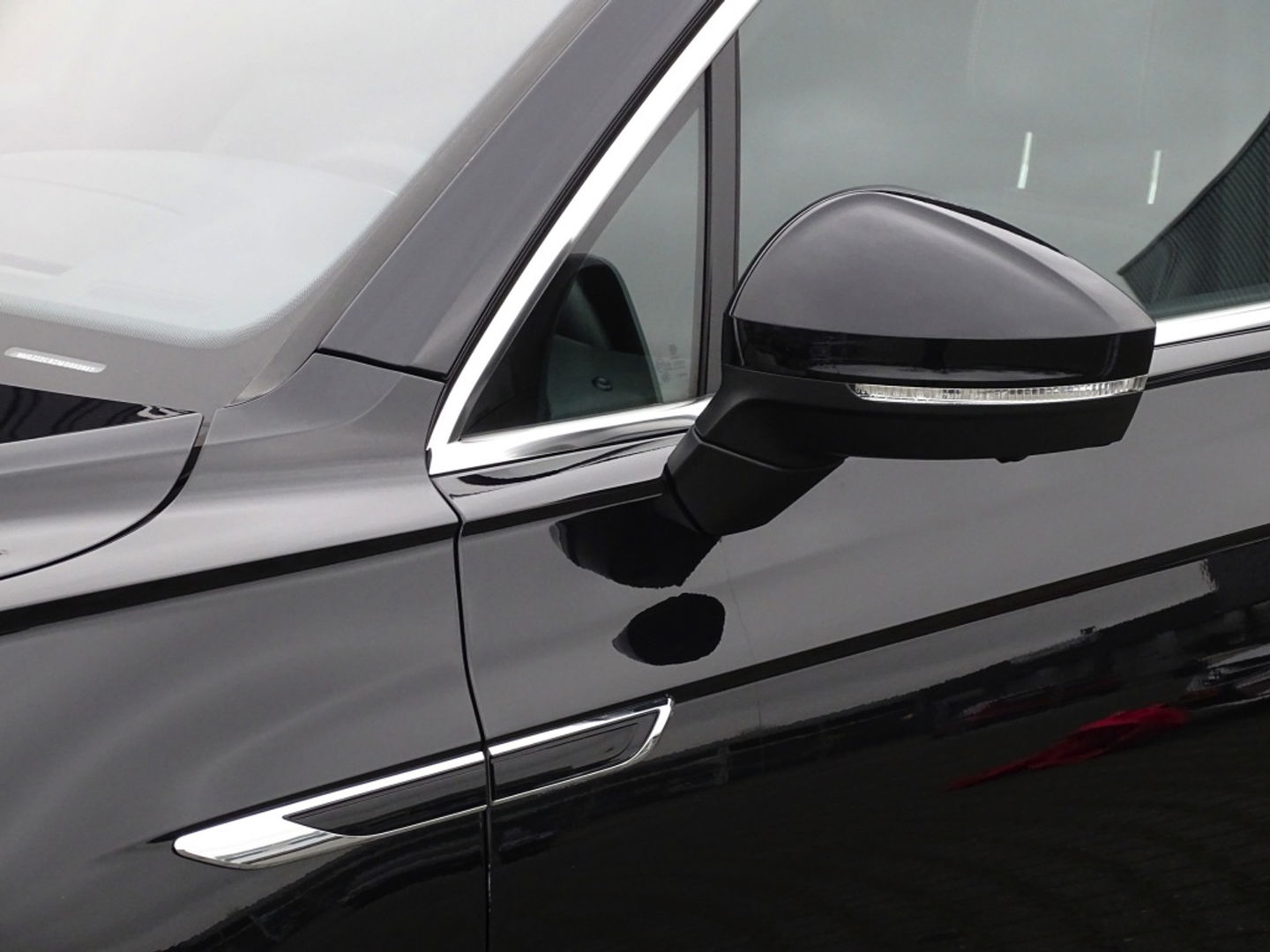 Volkswagen Touareg 3.0 TSI e-Hybrid 462PK / pano / 360° / trekhaak