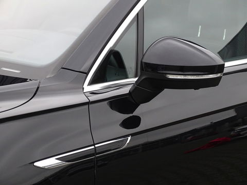 Volkswagen Touareg 3.0 TSI e-Hybrid 462PK / pano / 360° / trekhaak