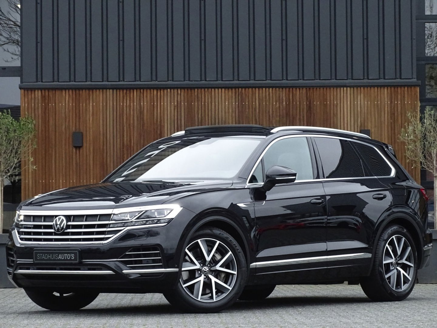 Volkswagen Touareg 3.0 TSI e-Hybrid 462PK / pano / 360° / trekhaak