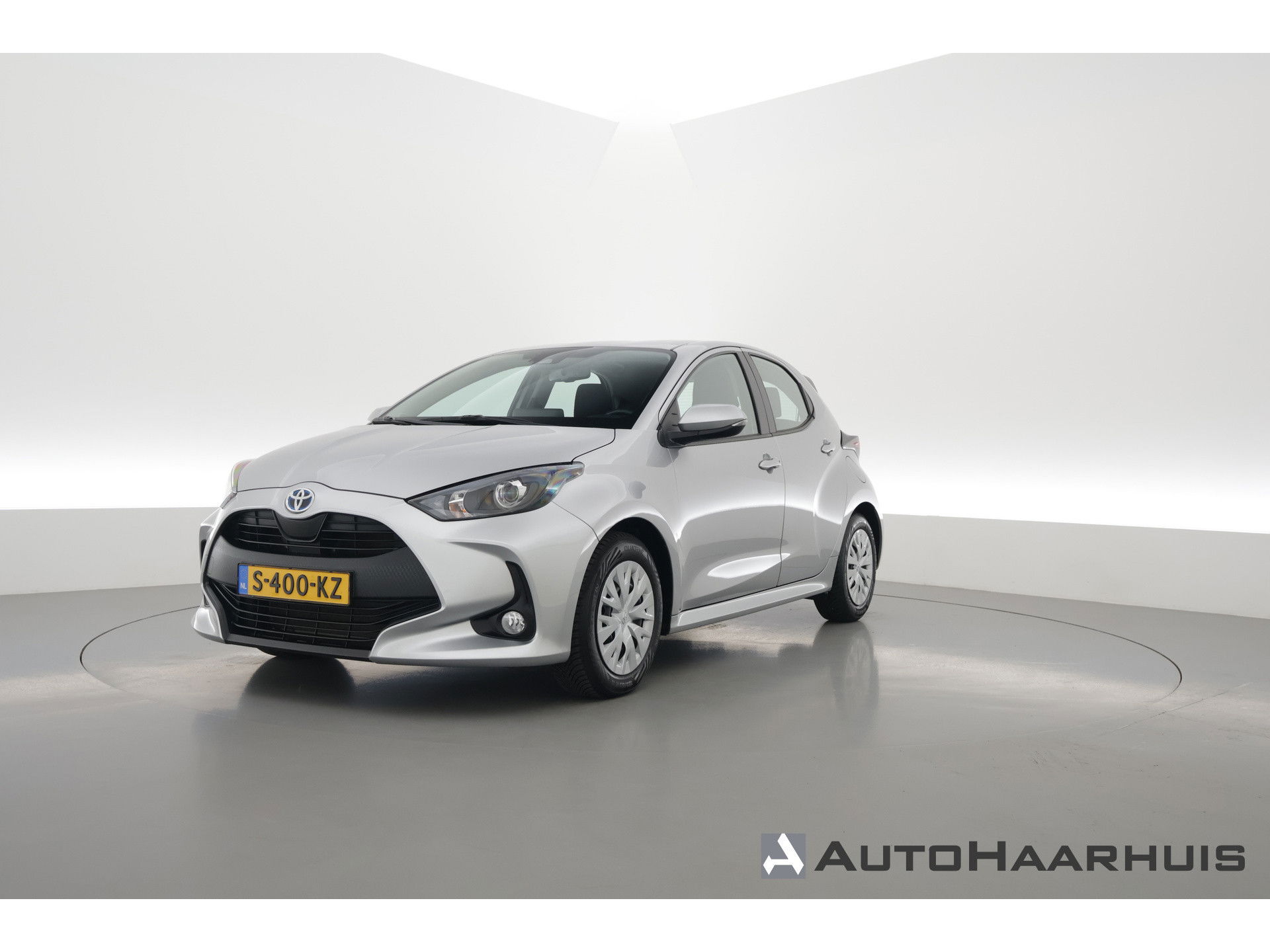 Toyota Yaris 1.5 Hybrid Active | Adapt. Cruise | CarPlay | Stoelverw. | Camera | All-season | Navi by App