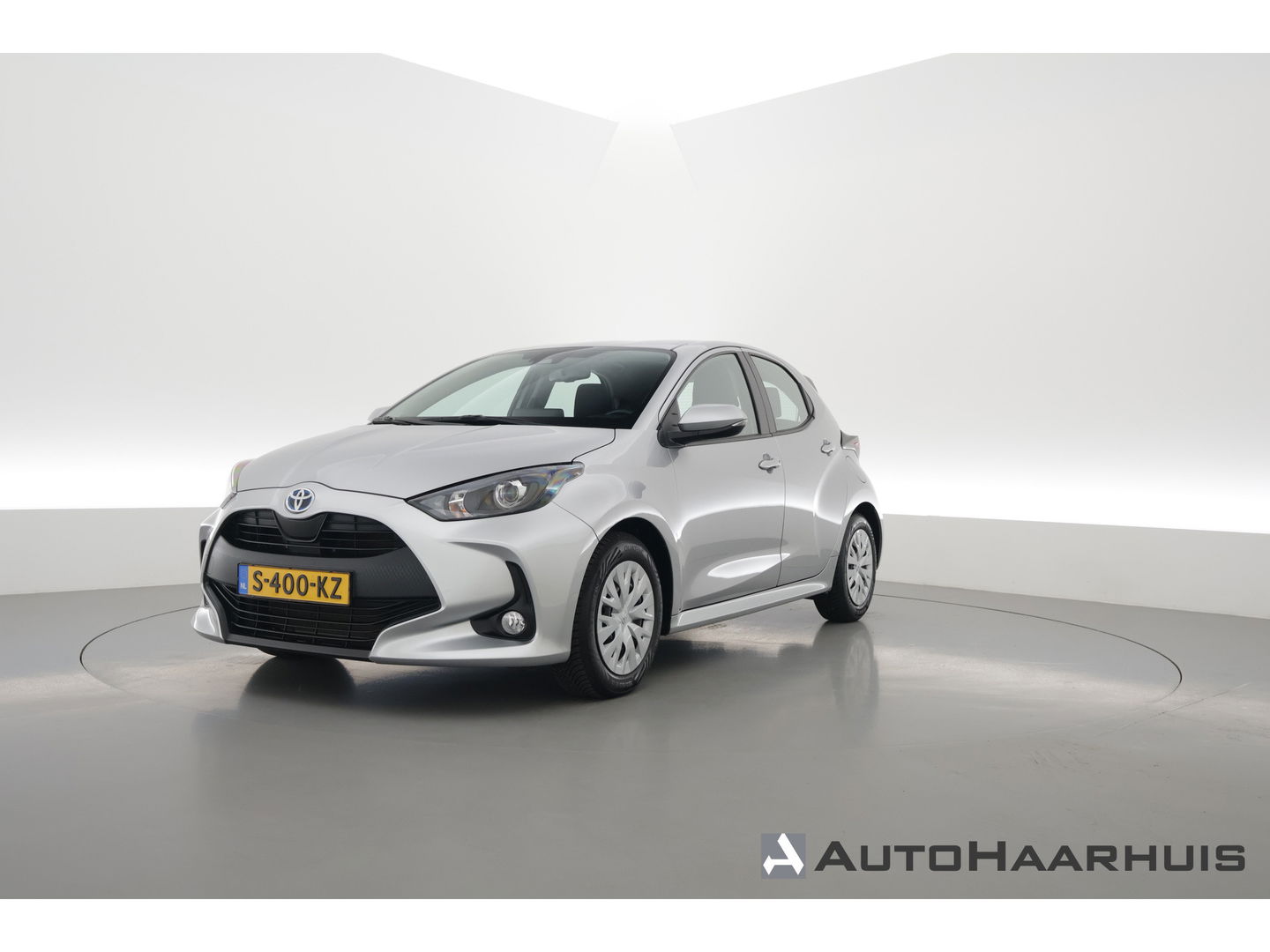 Toyota Yaris 1.5 Hybrid Active | Adapt. Cruise | CarPlay | Stoelverw. | Camera | All-season | Navi by App