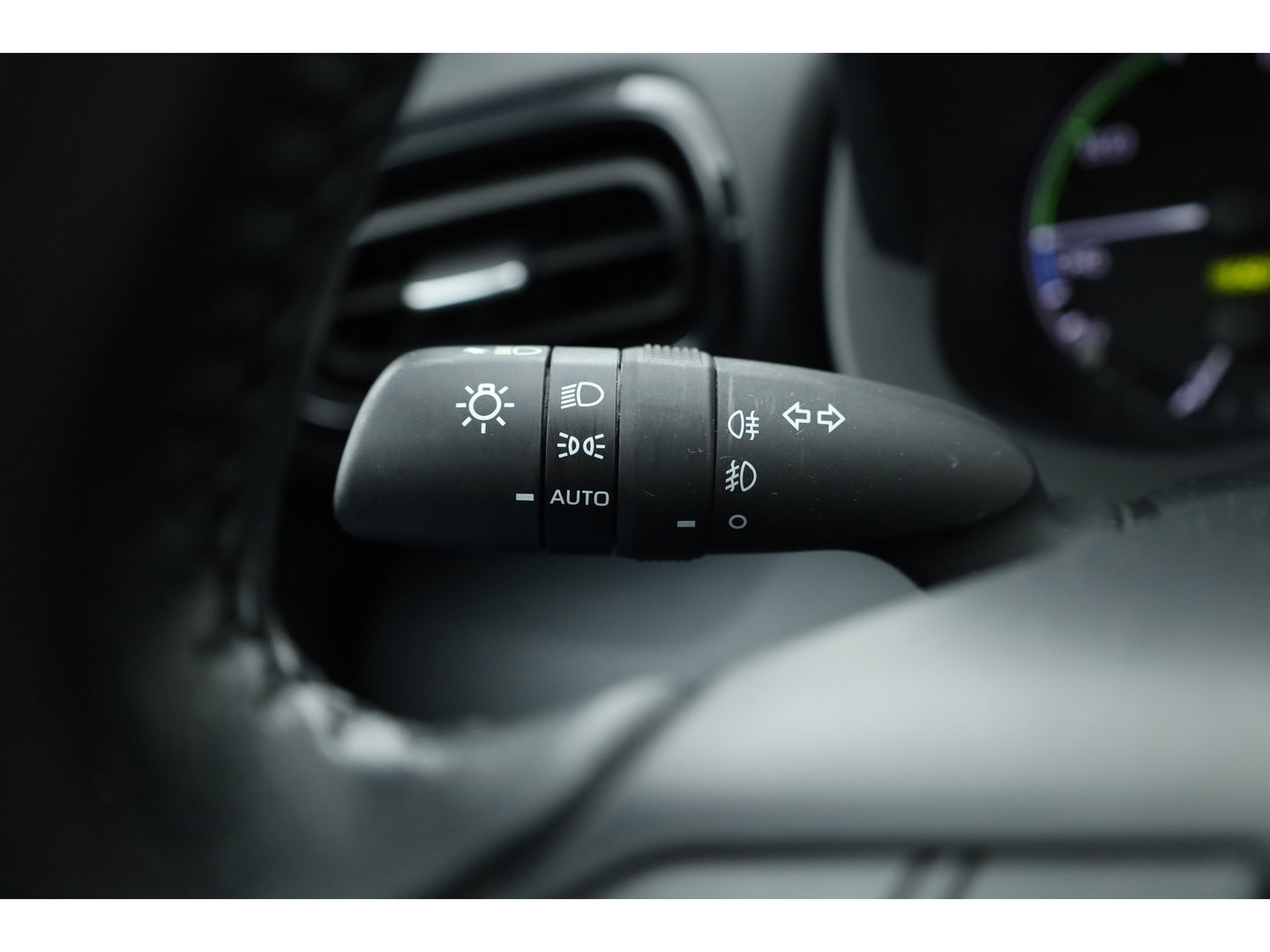 Toyota Yaris 1.5 Hybrid Active | Adapt. Cruise | CarPlay | Stoelverw. | Camera | All-season | Navi by App