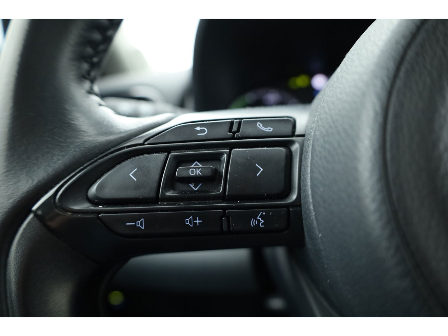 Toyota Yaris 1.5 Hybrid Active | Adapt. Cruise | CarPlay | Stoelverw. | Camera | All-season | Navi by App