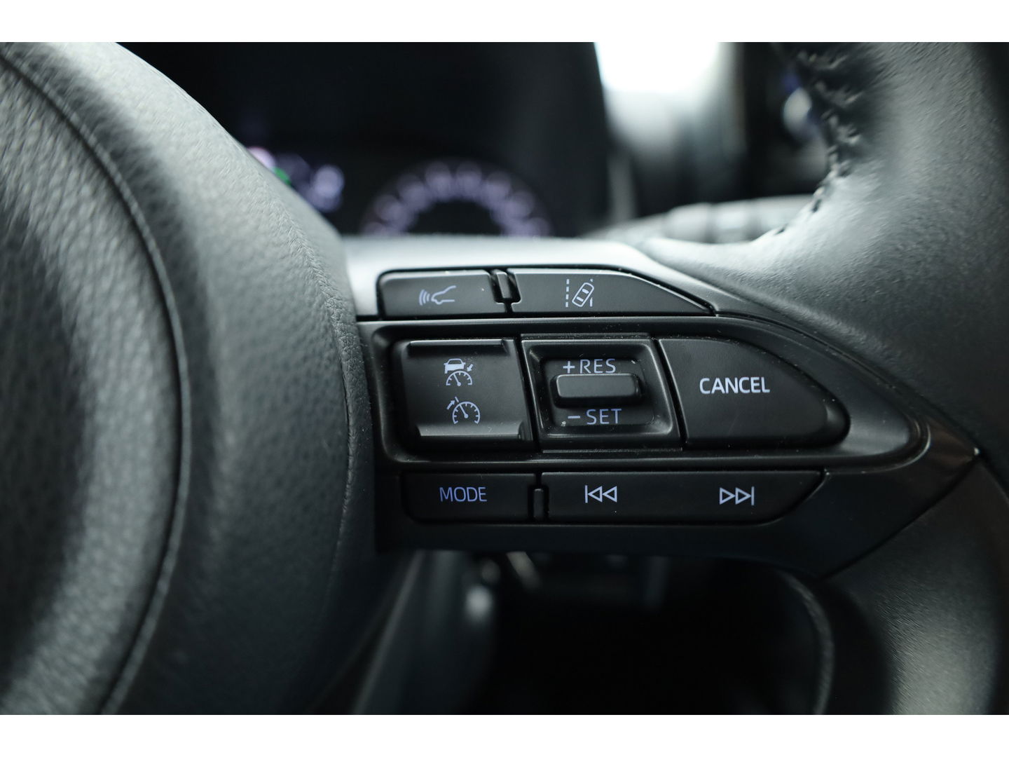 Toyota Yaris 1.5 Hybrid Active | Adapt. Cruise | CarPlay | Stoelverw. | Camera | All-season | Navi by App