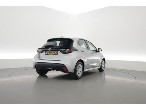Toyota Yaris 1.5 Hybrid Active | Adapt. Cruise | CarPlay | Stoelverw. | Camera | All-season | Navi by App