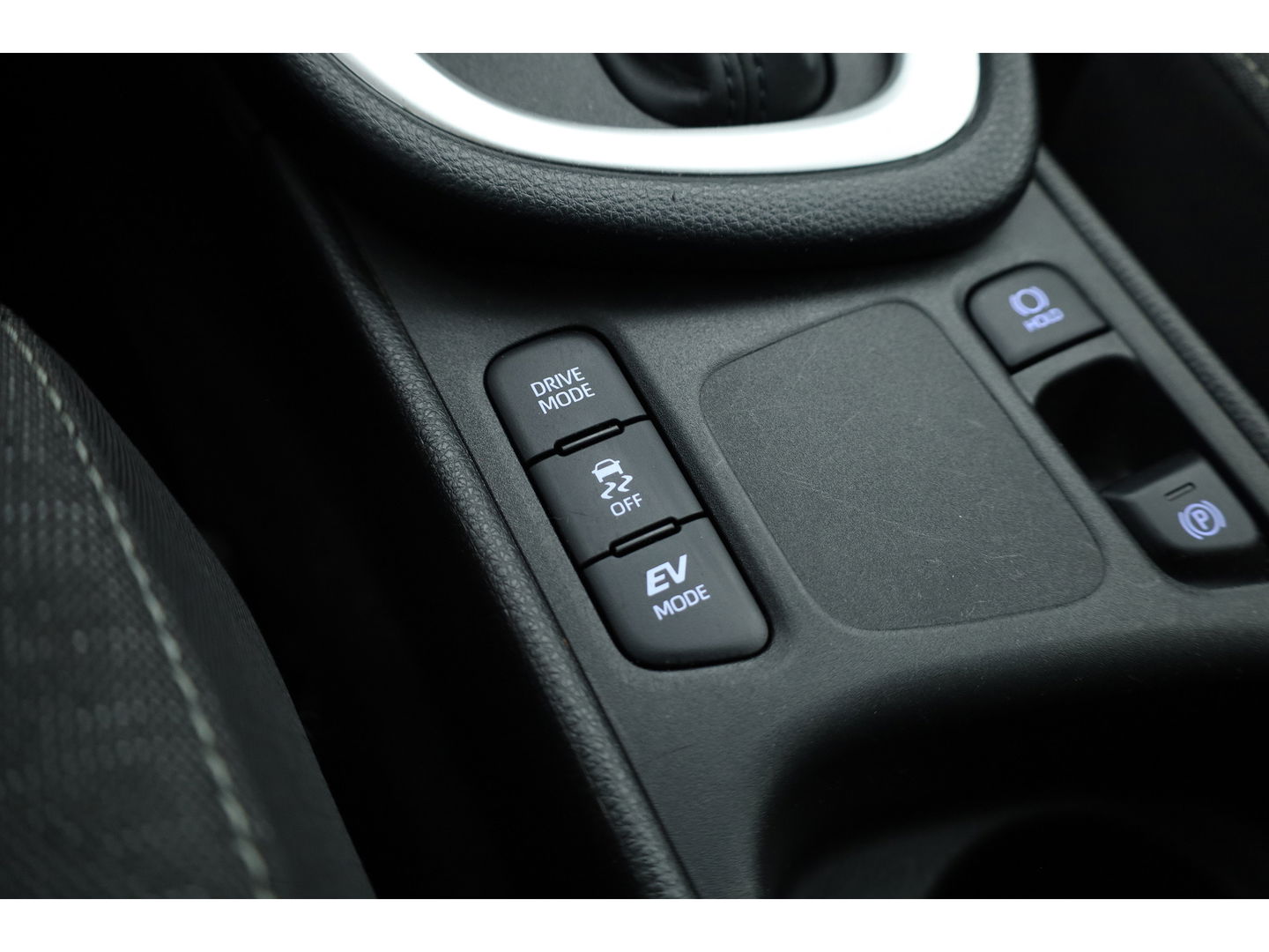 Toyota Yaris 1.5 Hybrid Active | Adapt. Cruise | CarPlay | Stoelverw. | Camera | All-season | Navi by App