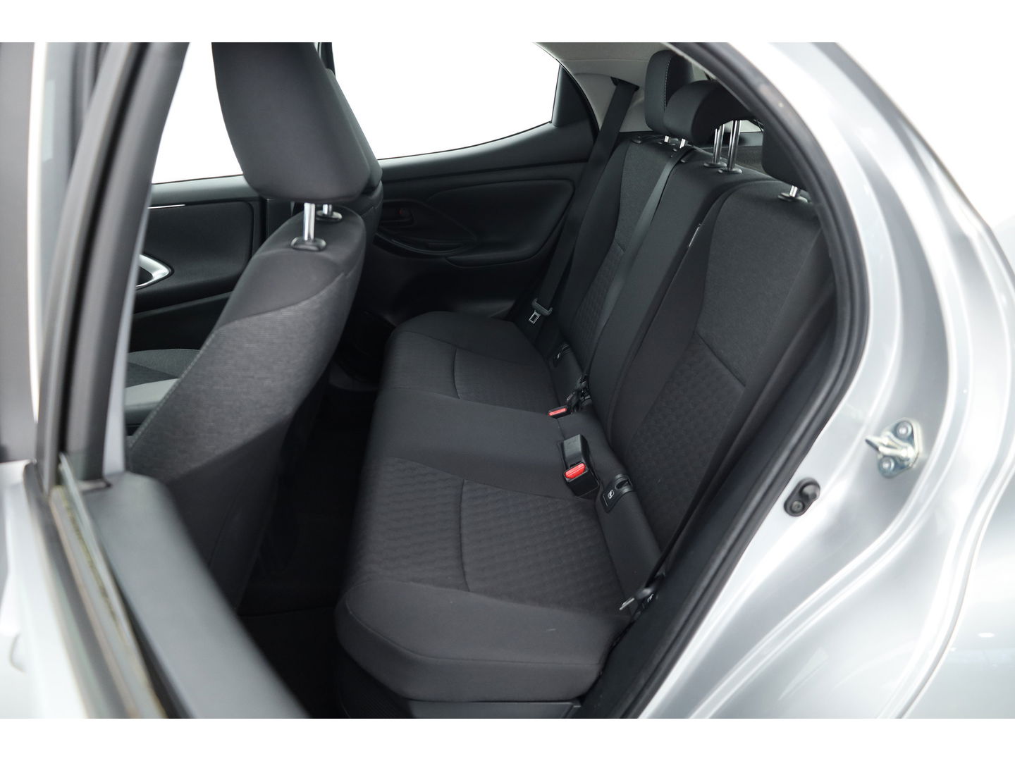 Toyota Yaris 1.5 Hybrid Active | Adapt. Cruise | CarPlay | Stoelverw. | Camera | All-season | Navi by App