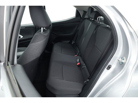 Toyota Yaris 1.5 Hybrid Active | Adapt. Cruise | CarPlay | Stoelverw. | Camera | All-season | Navi by App