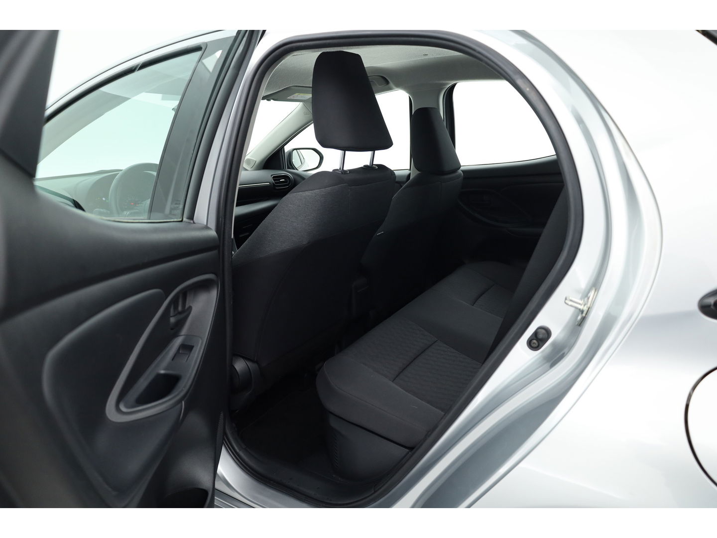 Toyota Yaris 1.5 Hybrid Active | Adapt. Cruise | CarPlay | Stoelverw. | Camera | All-season | Navi by App