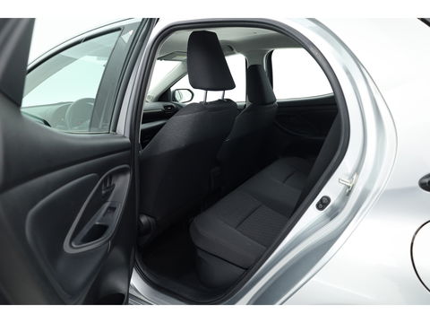 Toyota Yaris 1.5 Hybrid Active | Adapt. Cruise | CarPlay | Stoelverw. | Camera | All-season | Navi by App