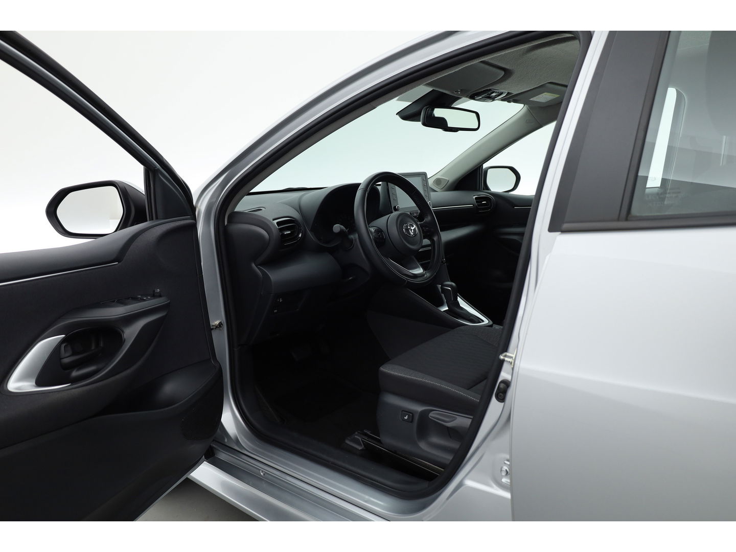 Toyota Yaris 1.5 Hybrid Active | Adapt. Cruise | CarPlay | Stoelverw. | Camera | All-season | Navi by App