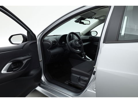 Toyota Yaris 1.5 Hybrid Active | Adapt. Cruise | CarPlay | Stoelverw. | Camera | All-season | Navi by App