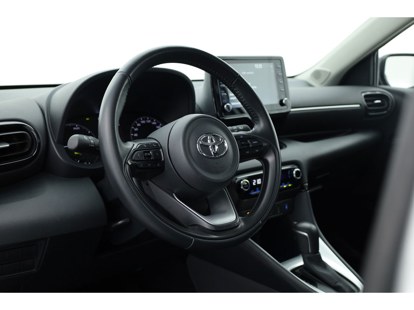 Toyota Yaris 1.5 Hybrid Active | Adapt. Cruise | CarPlay | Stoelverw. | Camera | All-season | Navi by App