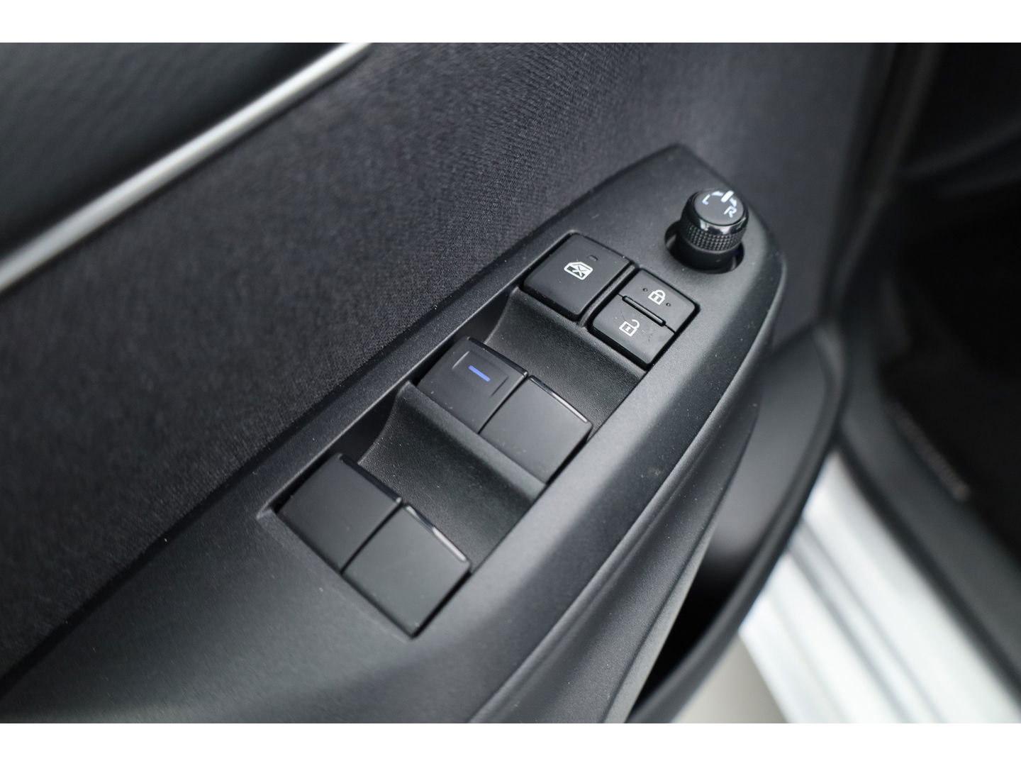 Toyota Yaris 1.5 Hybrid Active | Adapt. Cruise | CarPlay | Stoelverw. | Camera | All-season | Navi by App