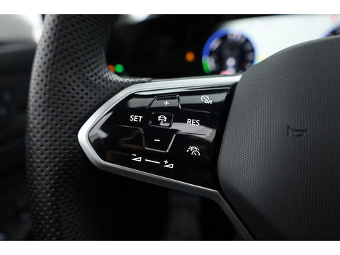 Volkswagen Golf 1.4 eHybrid GTE | Pano | IQ. Light | Keyless | 18'' | Mistlampen | Navi | CarPlay | Adapt. Cruise | Camera | Dodehoekdet. |